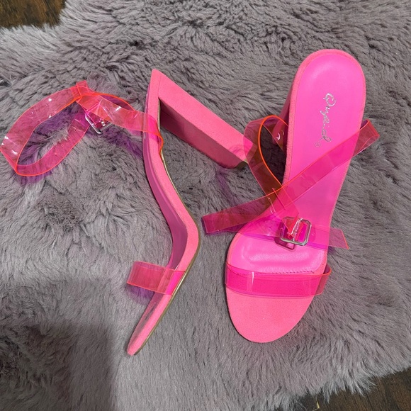 Neon pink heels - Picture 2 of 5
